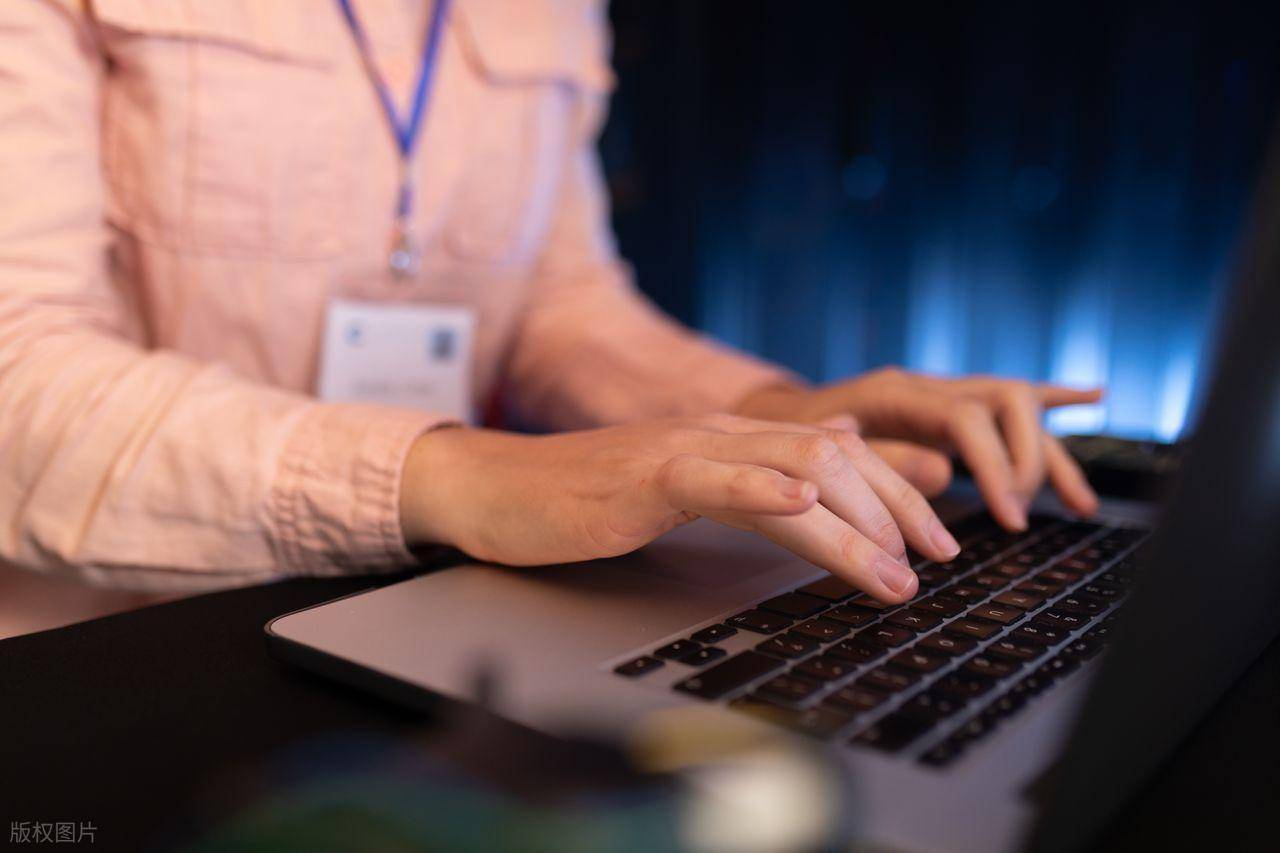 如何使用 ML.NET 为微服务添加机器学习功能？